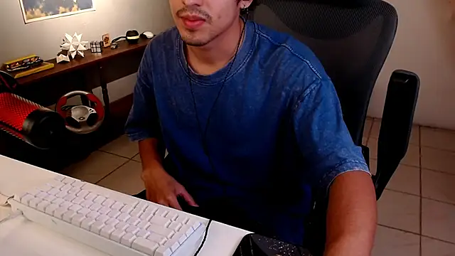 Snapshot of Thieves9 chatting on March 18, 5:05 pm Thieves9 online show from March 18, 5:05 pm