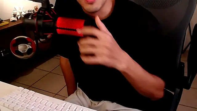 Snapshot of Thieves9 chatting on March 26, 5:13 am Thieves9 online show from March 26, 5:13 am