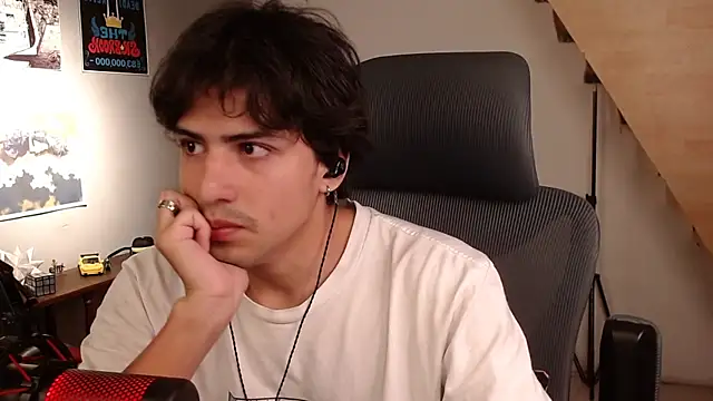 Snapshot of Thieves9 chatting on April 7, 7:03 pm Thieves9 online show from April 7, 7:03 pm