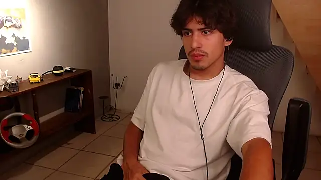 Snapshot of Thieves9 chatting on April 14, 7:42 pm Thieves9 online show from April 14, 7:42 pm