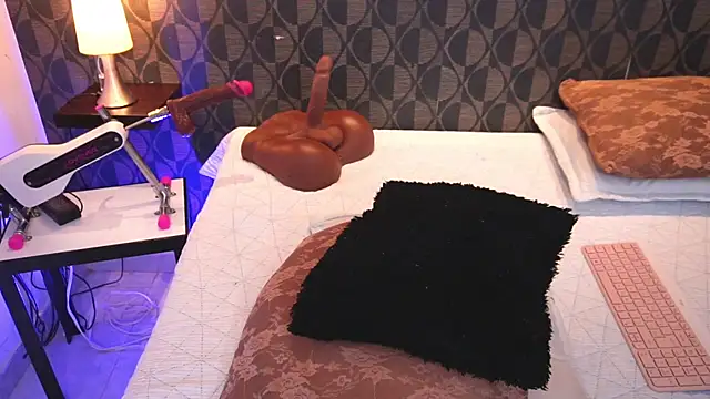 Snapshot of SharomRoss chatting on October 6, 4:15 pm SharomRoss online show from October 6, 4:15 pm