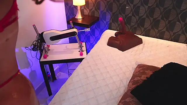 Snapshot of SharomRoss chatting on February 14, 7:43 pm SharomRoss online show from February 14, 7:43 pm