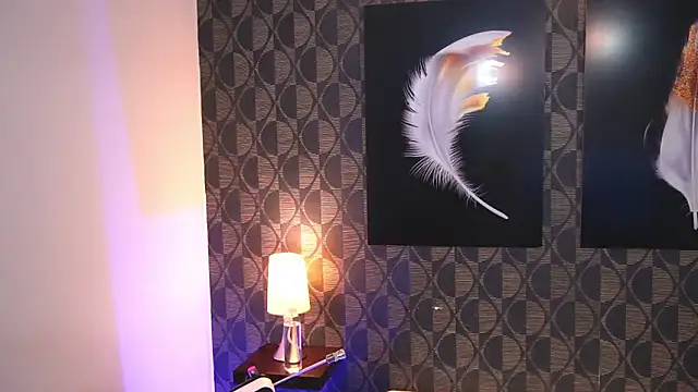 Snapshot of SharomRoss chatting on February 24, 7:12 pm SharomRoss online show from February 24, 7:12 pm