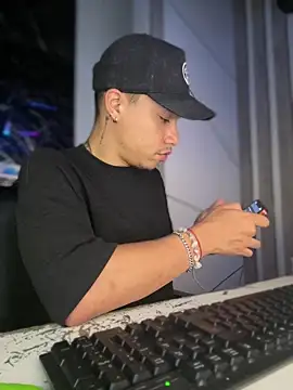 Osiiriis online show from February 28, 5:04 am