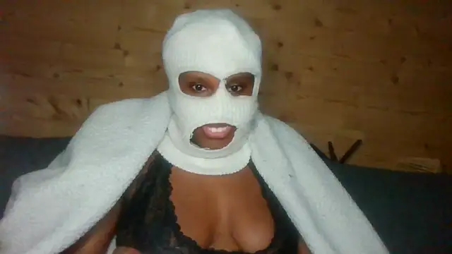 Snapshot of LabelleOnyx chatting on April 1, 7:00 pm LabelleOnyx online show from April 1, 7:00 pm