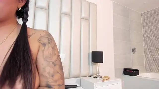 Snapshot of samantaramoos chatting on February 19, 3:28 am samantaramoos online show from February 19, 3:28 am