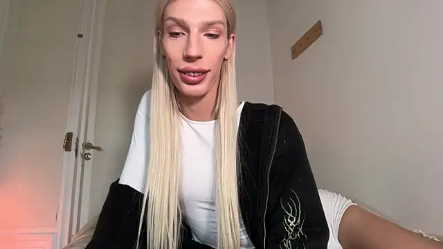 AliceSnowCatt online show from May 8, 1:38 pm