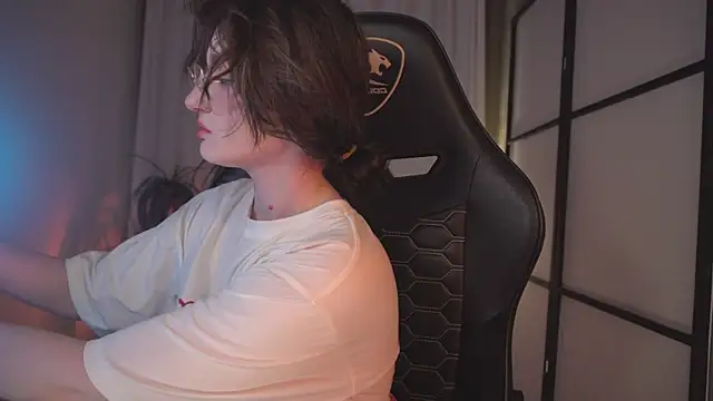 ELLIEJAY online show from February 6, 8:23 pm