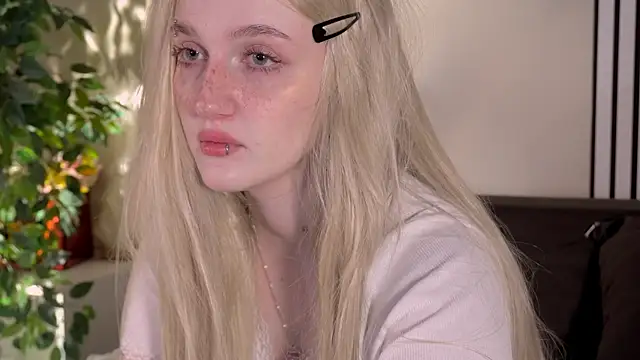 Snapshot of ELLIEJAY chatting on April 17, 5:21 am ELLIEJAY online show from April 17, 5:21 am