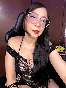 Snapshot of snow_girl04 chatting on October 1, 2:06 am snow girl04 online show from October 1, 2:06 am