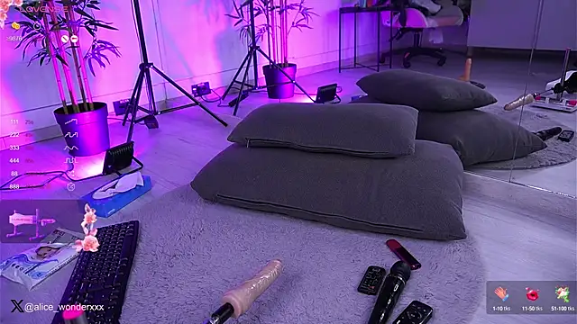 VanessaSimon online show from January 18, 9:24 am