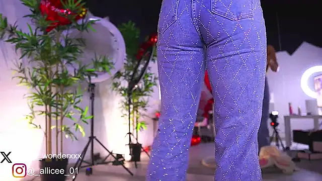 VanessaSimon online show from February 16, 7:04 am