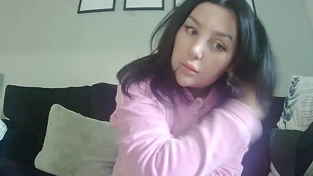 Snapshot of magical_mia chatting on November 5, 11:43 am magical mia online show from November 5, 11:43 am