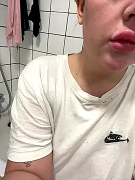 Snapshot of magical_mia chatting on November 7, 10:26 am magical mia online show from November 7, 10:26 am