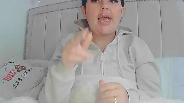 Snapshot of magical_mia chatting on November 18, 2:43 pm magical mia online show from November 18, 2:43 pm