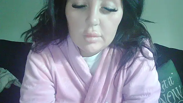 Snapshot of magical_mia chatting on November 25, 9:42 am magical mia online show from November 25, 9:42 am