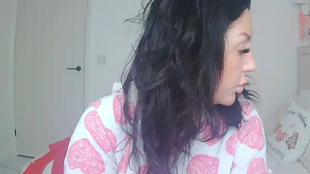 Snapshot of magical_mia chatting on November 29, 10:29 am magical mia online show from November 29, 10:29 am