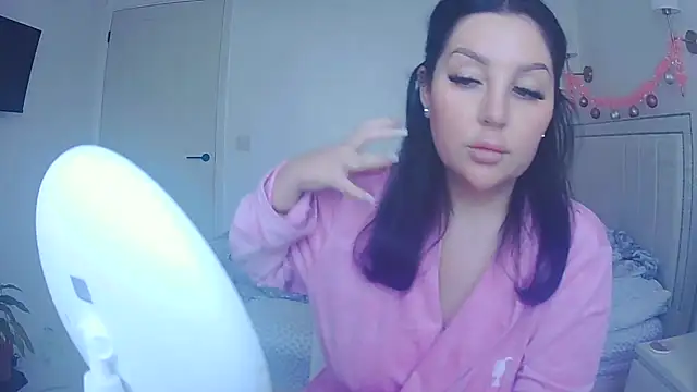 Snapshot of magical_mia chatting on December 19, 12:56 pm magical mia online show from December 19, 12:56 pm