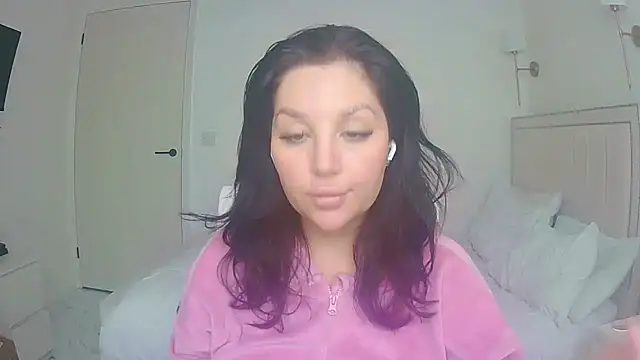 Snapshot of magical_mia chatting on March 29, 1:00 pm magical mia online show from March 29, 1:00 pm