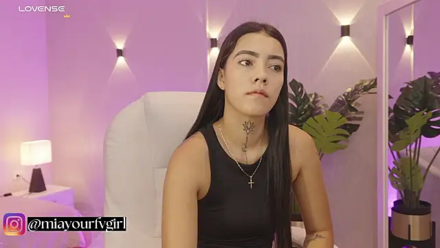 Snapshot of miagomezweb1 chatting on October 3, 12:13 pm miagomezweb1 online show from October 3, 12:13 pm