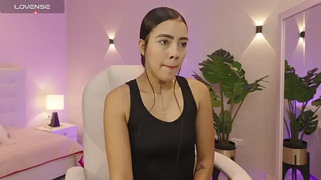 Snapshot of miagomezweb1 chatting on October 11, 1:31 pm miagomezweb1 online show from October 11, 1:31 pm