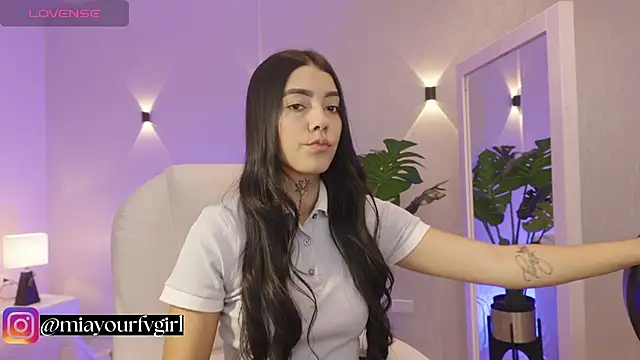 Snapshot of miagomezweb1 chatting on October 18, 12:39 pm miagomezweb1 online show from October 18, 12:39 pm