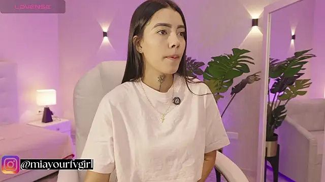 Snapshot of miagomezweb1 chatting on October 20, 12:27 pm miagomezweb1 online show from October 20, 12:27 pm