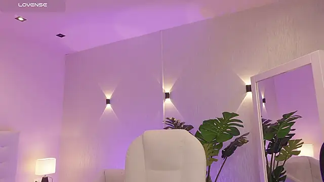 Snapshot of miagomezweb1 chatting on October 24, 1:51 pm miagomezweb1 online show from October 24, 1:51 pm