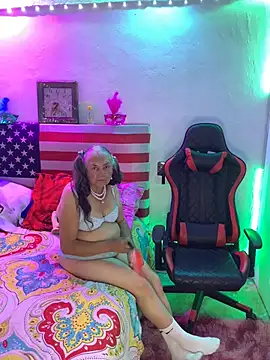 Snapshot of Grandma_Mature23 chatting on January 20, 1:39 am Grandma Mature23 online show from January 20, 1:39 am