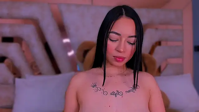 Snapshot of AnthonellaSweet chatting on October 3, 3:47 am AnthonellaSweet online show from October 3, 3:47 am