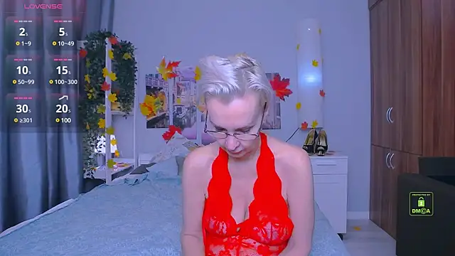 Snapshot of HelgaHimmell chatting on December 3, 3:55 pm HelgaHimmell online show from December 3, 3:55 pm