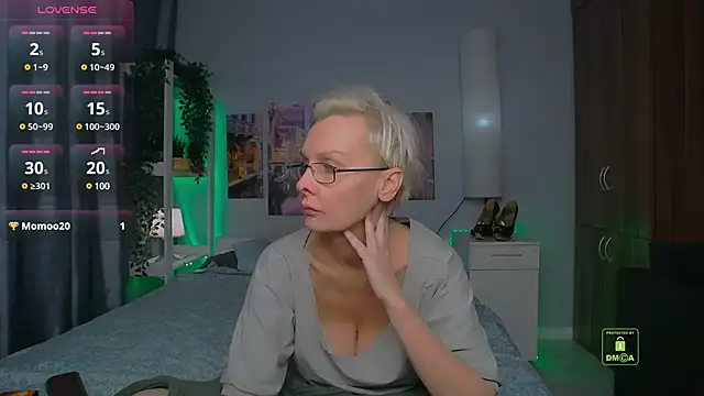 Snapshot of HelgaHimmell chatting on December 4, 7:12 pm HelgaHimmell online show from December 4, 7:12 pm