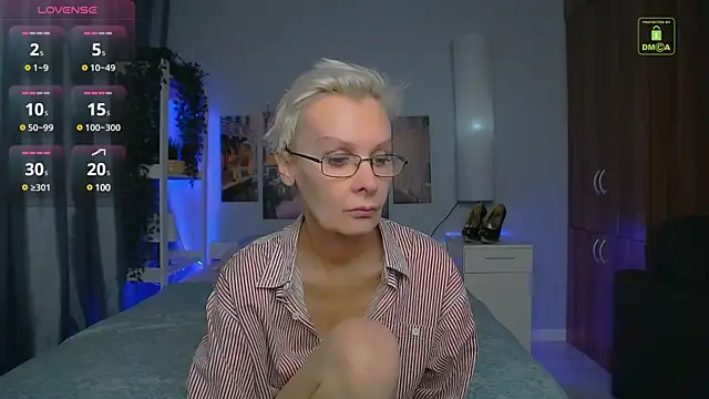 Snapshot of HelgaHimmell chatting on December 9, 3:22 pm HelgaHimmell online show from December 9, 3:22 pm