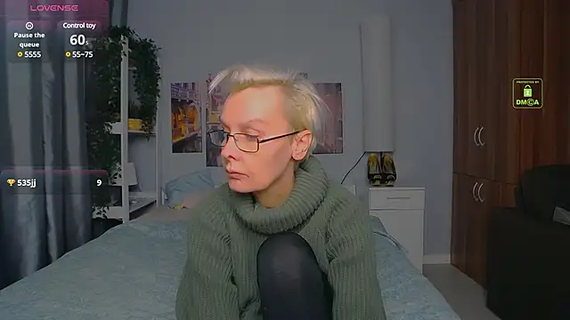 Snapshot of HelgaHimmell chatting on December 13, 7:21 pm HelgaHimmell online show from December 13, 7:21 pm