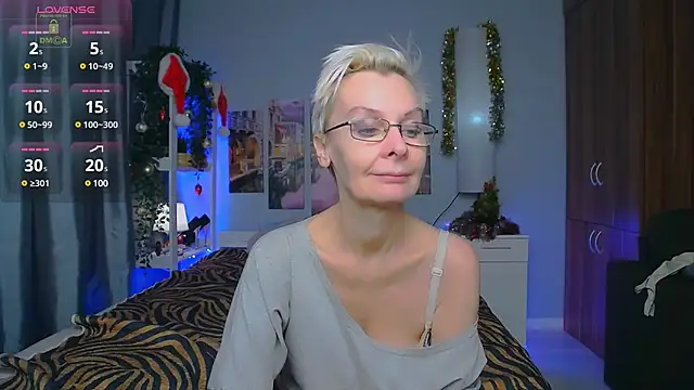 Snapshot of HelgaHimmell chatting on December 23, 10:01 pm HelgaHimmell online show from December 23, 10:01 pm
