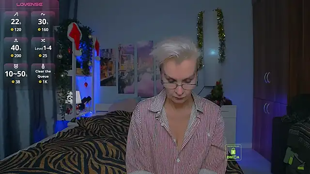Snapshot of HelgaHimmell chatting on December 25, 4:11 pm HelgaHimmell online show from December 25, 4:11 pm