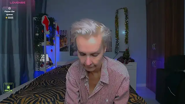 Snapshot of HelgaHimmell chatting on December 27, 9:43 pm HelgaHimmell online show from December 27, 9:43 pm