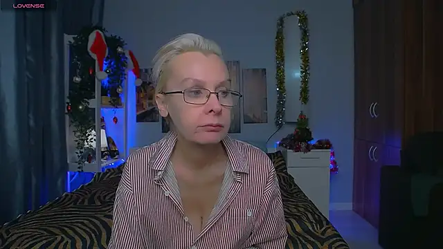 Snapshot of HelgaHimmell chatting on January 5, 11:12 pm HelgaHimmell online show from January 5, 11:12 pm