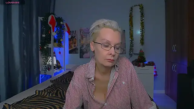 Snapshot of HelgaHimmell chatting on January 6, 2:15 am HelgaHimmell online show from January 6, 2:15 am
