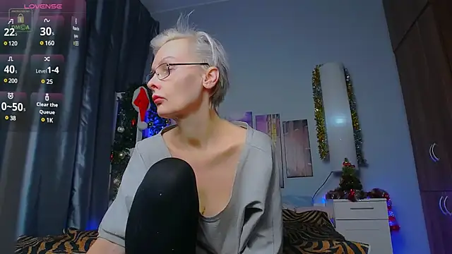 Snapshot of HelgaHimmell chatting on January 10, 10:57 pm HelgaHimmell online show from January 10, 10:57 pm