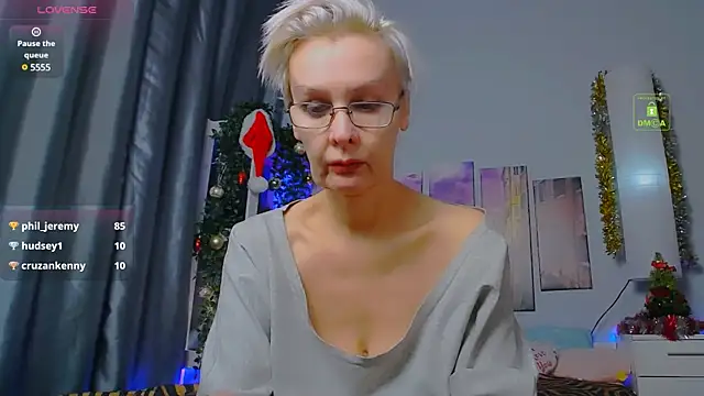 Snapshot of HelgaHimmell chatting on January 11, 2:20 am HelgaHimmell online show from January 11, 2:20 am