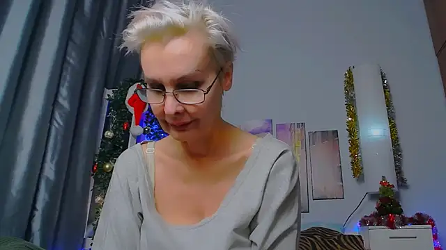 Snapshot of HelgaHimmell chatting on January 13, 1:34 am HelgaHimmell online show from January 13, 1:34 am