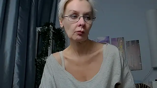Snapshot of HelgaHimmell chatting on January 19, 3:50 am HelgaHimmell online show from January 19, 3:50 am