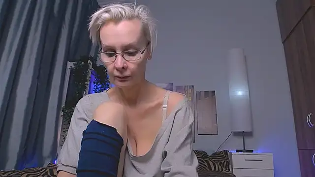 Snapshot of HelgaHimmell chatting on January 27, 3:37 am HelgaHimmell online show from January 27, 3:37 am