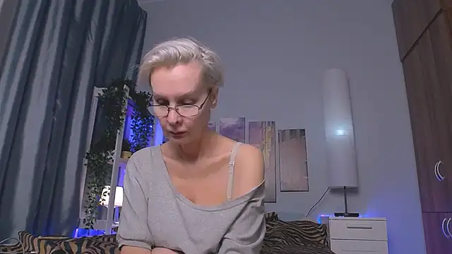 Snapshot of HelgaHimmell chatting on January 27, 6:41 am HelgaHimmell online show from January 27, 6:41 am