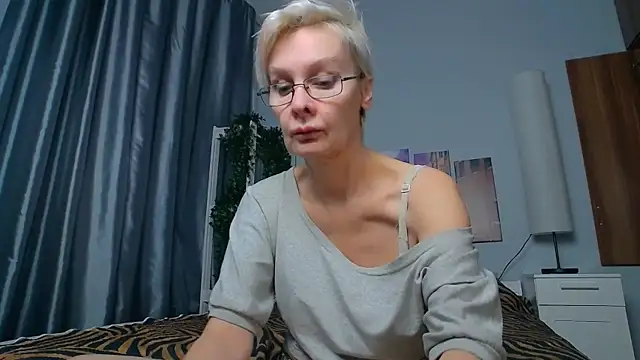 Snapshot of HelgaHimmell chatting on February 3, 7:18 am HelgaHimmell online show from February 3, 7:18 am