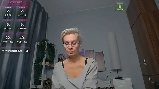 Snapshot of HelgaHimmell chatting on February 5, 6:46 am HelgaHimmell online show from February 5, 6:46 am