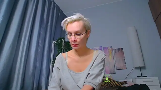 Snapshot of HelgaHimmell chatting on February 14, 9:56 am HelgaHimmell online show from February 14, 9:56 am