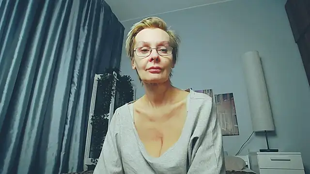 Snapshot of HelgaHimmell chatting on March 9, 10:08 pm HelgaHimmell online show from March 9, 10:08 pm
