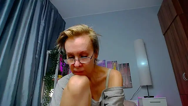Snapshot of HelgaHimmell chatting on March 11, 2:32 am HelgaHimmell online show from March 11, 2:32 am